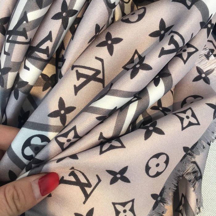 Louis Vuitton Scarf LVS00131